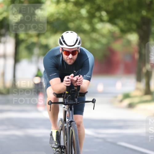 11.08.2024 - GEWOBA Citytriathlon Bremen H.Heesch http://msf.ph/oto/6772703 11.08.2024 11:38:42 Radfahren 769, 791, 824, 1038 meine-sportfotos.de