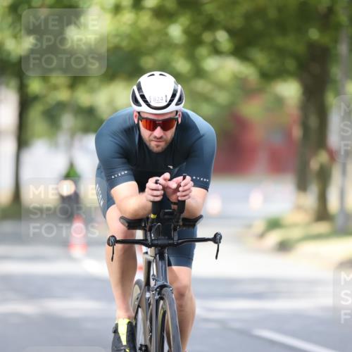 11.08.2024 - GEWOBA Citytriathlon Bremen H.Heesch http://msf.ph/oto/6772706 11.08.2024 11:38:42 Radfahren 769, 791, 824, 1038 meine-sportfotos.de