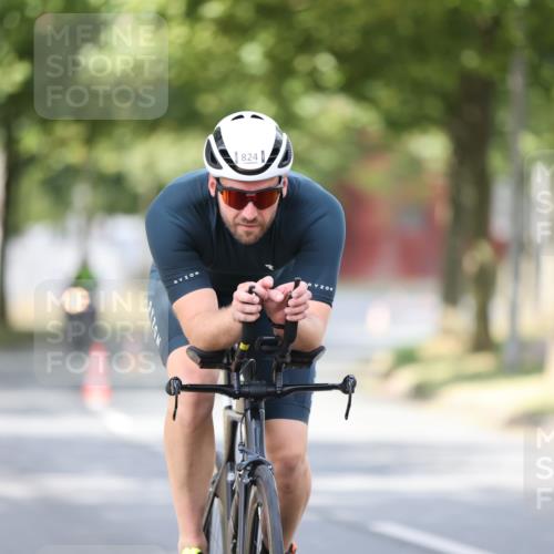 11.08.2024 - GEWOBA Citytriathlon Bremen H.Heesch http://msf.ph/oto/6772709 11.08.2024 11:38:42 Radfahren 769, 791, 824, 1038 meine-sportfotos.de