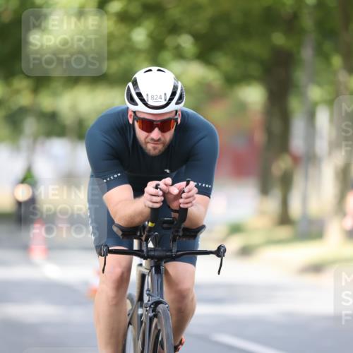 11.08.2024 - GEWOBA Citytriathlon Bremen H.Heesch http://msf.ph/oto/6772712 11.08.2024 11:38:42 Radfahren 769, 791, 824, 1038 meine-sportfotos.de