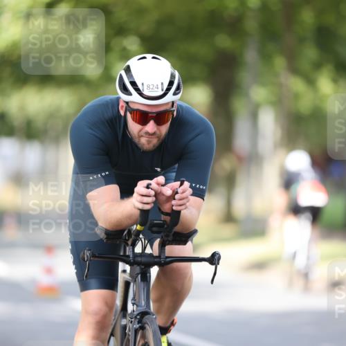 11.08.2024 - GEWOBA Citytriathlon Bremen H.Heesch http://msf.ph/oto/6772718 11.08.2024 11:38:42 Radfahren 769, 791, 824, 1038 meine-sportfotos.de