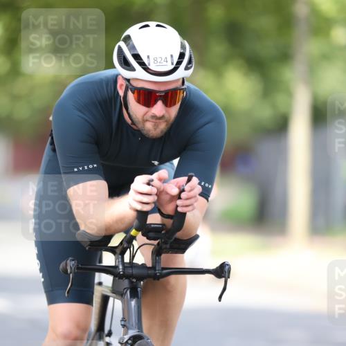 11.08.2024 - GEWOBA Citytriathlon Bremen H.Heesch http://msf.ph/oto/6772725 11.08.2024 11:38:42 Radfahren 769, 791, 824, 1038 meine-sportfotos.de