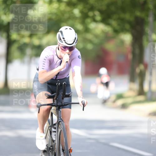 11.08.2024 - GEWOBA Citytriathlon Bremen H.Heesch http://msf.ph/oto/6772745 11.08.2024 11:38:44 Radfahren 769, 791, 824, 1038 meine-sportfotos.de