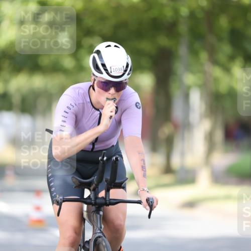 11.08.2024 - GEWOBA Citytriathlon Bremen H.Heesch http://msf.ph/oto/6772760 11.08.2024 11:38:45 Radfahren 769, 824, 1038 meine-sportfotos.de