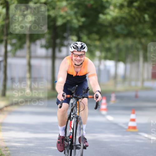 11.08.2024 - GEWOBA Citytriathlon Bremen H.Heesch http://msf.ph/oto/6772809 11.08.2024 11:39:03 Radfahren 821 meine-sportfotos.de