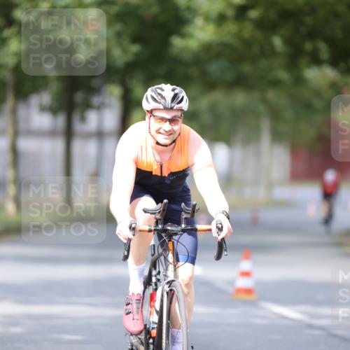 11.08.2024 - GEWOBA Citytriathlon Bremen H.Heesch http://msf.ph/oto/6772821 11.08.2024 11:39:03 Radfahren 821 meine-sportfotos.de