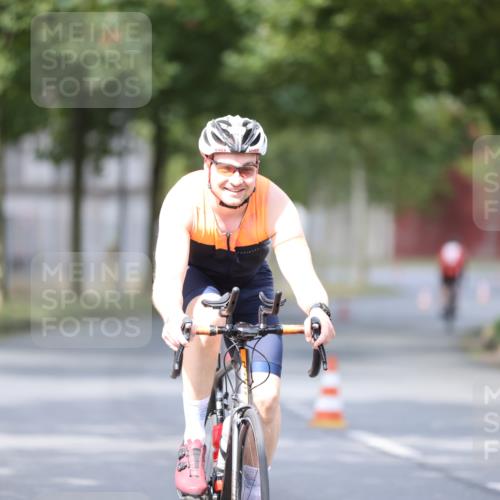 11.08.2024 - GEWOBA Citytriathlon Bremen H.Heesch http://msf.ph/oto/6772824 11.08.2024 11:39:03 Radfahren 821 meine-sportfotos.de