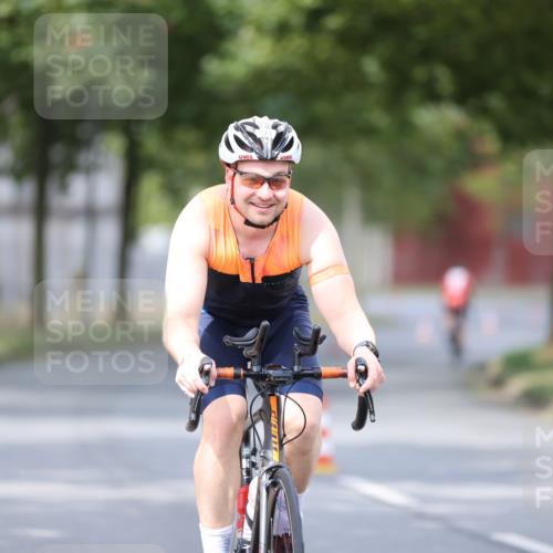 11.08.2024 - GEWOBA Citytriathlon Bremen H.Heesch http://msf.ph/oto/6772830 11.08.2024 11:39:04 Radfahren 821 meine-sportfotos.de