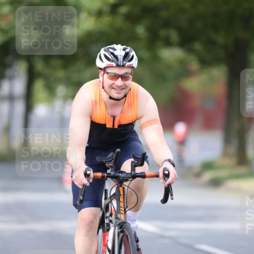 11.08.2024 - GEWOBA Citytriathlon Bremen H.Heesch http://msf.ph/oto/6772836 11.08.2024 11:39:04 Radfahren 821 meine-sportfotos.de