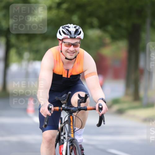 11.08.2024 - GEWOBA Citytriathlon Bremen H.Heesch http://msf.ph/oto/6772839 11.08.2024 11:39:04 Radfahren 821 meine-sportfotos.de