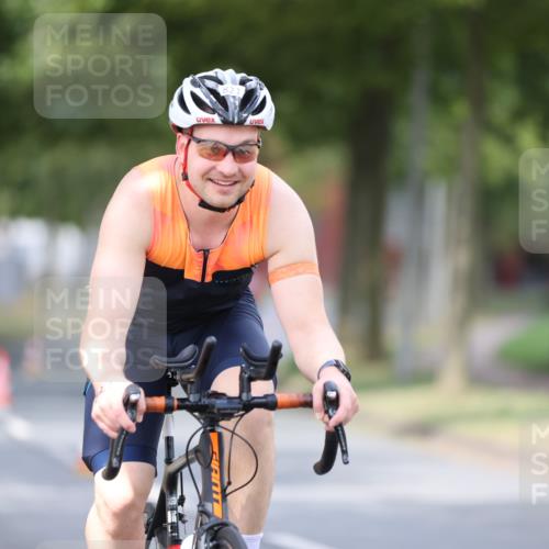 11.08.2024 - GEWOBA Citytriathlon Bremen H.Heesch http://msf.ph/oto/6772844 11.08.2024 11:39:04 Radfahren 821 meine-sportfotos.de