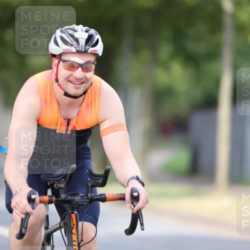 11.08.2024 - GEWOBA Citytriathlon Bremen H.Heesch http://msf.ph/oto/6772850 11.08.2024 11:39:04 Radfahren 821 meine-sportfotos.de