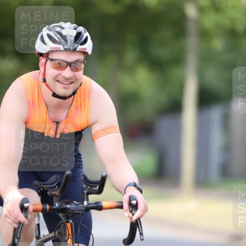 11.08.2024 - GEWOBA Citytriathlon Bremen H.Heesch http://msf.ph/oto/6772854 11.08.2024 11:39:04 Radfahren 821 meine-sportfotos.de