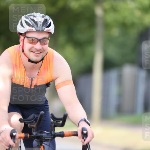 11.08.2024 - GEWOBA Citytriathlon Bremen H.Heesch http://msf.ph/oto/6772857 11.08.2024 11:39:04 Radfahren 821 meine-sportfotos.de