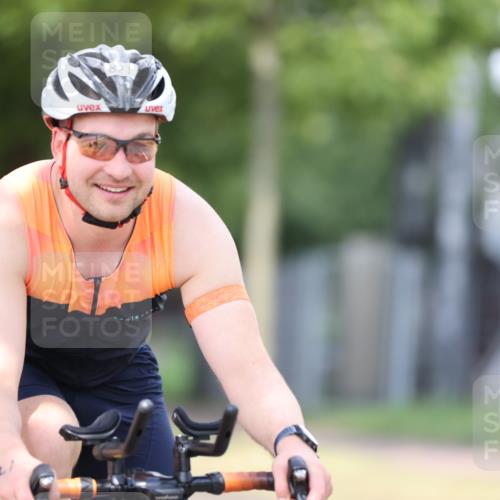 11.08.2024 - GEWOBA Citytriathlon Bremen H.Heesch http://msf.ph/oto/6772860 11.08.2024 11:39:04 Radfahren 821 meine-sportfotos.de