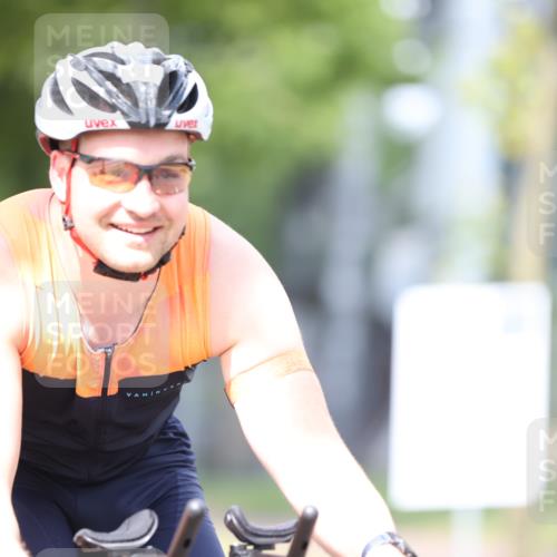 11.08.2024 - GEWOBA Citytriathlon Bremen H.Heesch http://msf.ph/oto/6772865 11.08.2024 11:39:04 Radfahren 821 meine-sportfotos.de