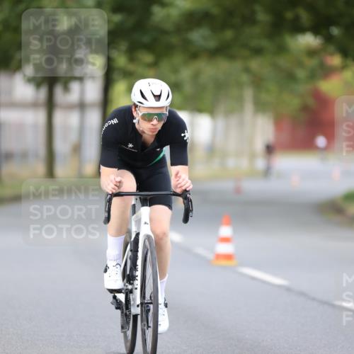 11.08.2024 - GEWOBA Citytriathlon Bremen H.Heesch http://msf.ph/oto/6772877 11.08.2024 11:39:27 Radfahren 782, 823 meine-sportfotos.de