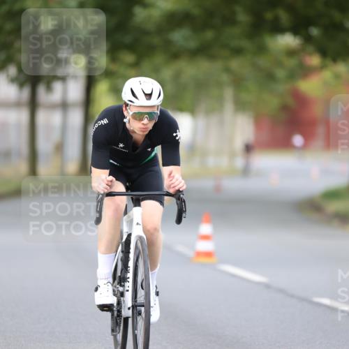 11.08.2024 - GEWOBA Citytriathlon Bremen H.Heesch http://msf.ph/oto/6772880 11.08.2024 11:39:27 Radfahren 782, 823 meine-sportfotos.de