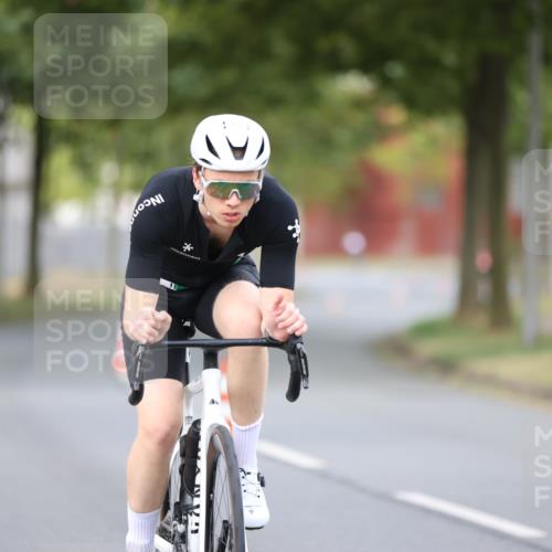 11.08.2024 - GEWOBA Citytriathlon Bremen H.Heesch http://msf.ph/oto/6772895 11.08.2024 11:39:27 Radfahren 782, 823 meine-sportfotos.de
