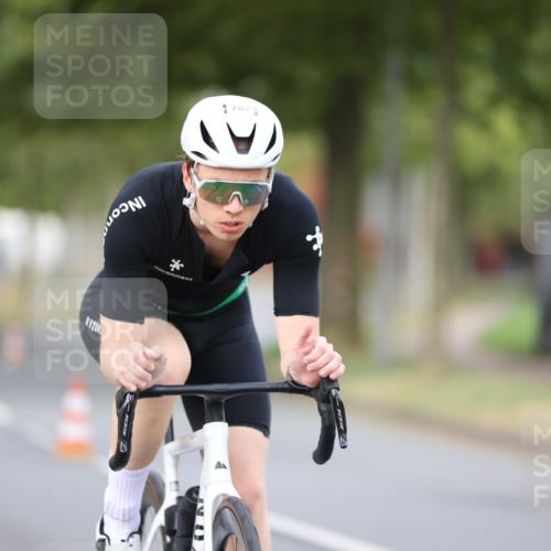 11.08.2024 - GEWOBA Citytriathlon Bremen H.Heesch http://msf.ph/oto/6772909 11.08.2024 11:39:27 Radfahren 782, 823 meine-sportfotos.de