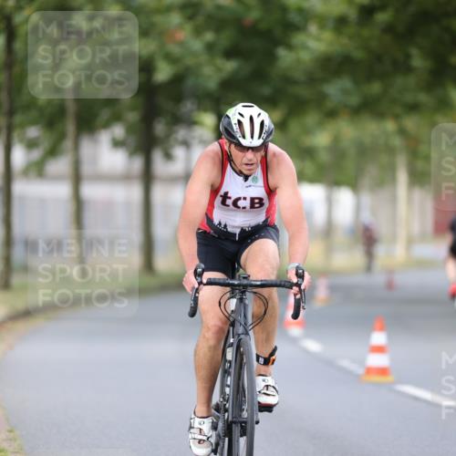 11.08.2024 - GEWOBA Citytriathlon Bremen H.Heesch http://msf.ph/oto/6772986 11.08.2024 11:39:45 Radfahren 807, 820, 823, 878 meine-sportfotos.de