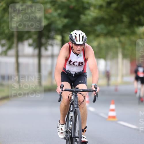 11.08.2024 - GEWOBA Citytriathlon Bremen H.Heesch http://msf.ph/oto/6772991 11.08.2024 11:39:45 Radfahren 807, 820, 823, 878 meine-sportfotos.de