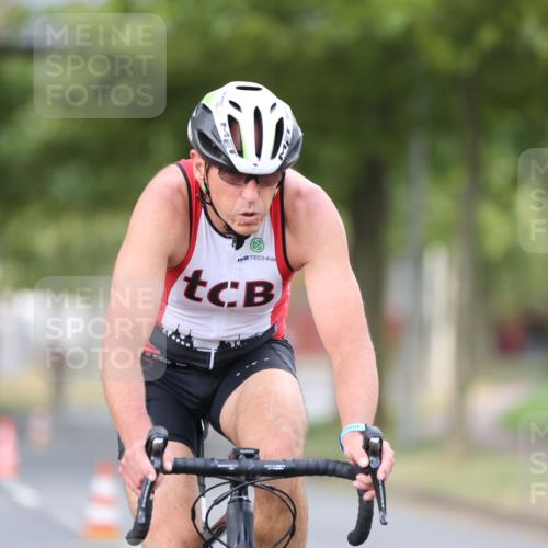 11.08.2024 - GEWOBA Citytriathlon Bremen H.Heesch http://msf.ph/oto/6773024 11.08.2024 11:39:46 Radfahren 807, 820, 823, 878 meine-sportfotos.de