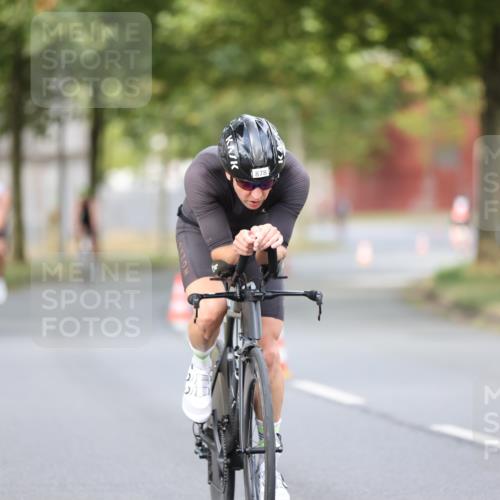 11.08.2024 - GEWOBA Citytriathlon Bremen H.Heesch http://msf.ph/oto/6773046 11.08.2024 11:39:51 Radfahren 807, 820, 878 meine-sportfotos.de