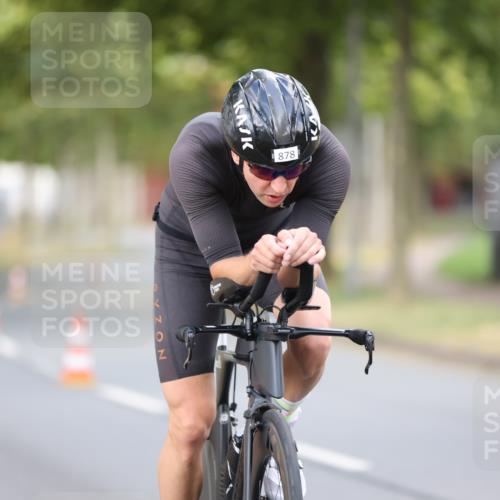 11.08.2024 - GEWOBA Citytriathlon Bremen H.Heesch http://msf.ph/oto/6773067 11.08.2024 11:39:51 Radfahren 807, 820, 878 meine-sportfotos.de