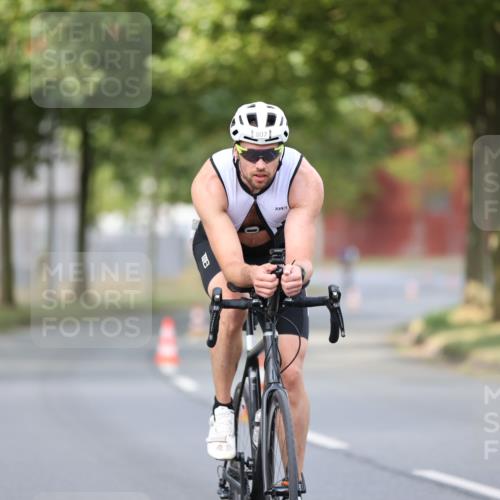 11.08.2024 - GEWOBA Citytriathlon Bremen H.Heesch http://msf.ph/oto/6773082 11.08.2024 11:39:54 Radfahren 744, 807, 820, 878 meine-sportfotos.de