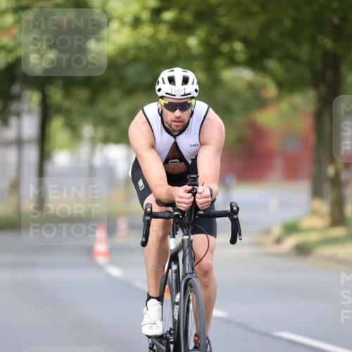 11.08.2024 - GEWOBA Citytriathlon Bremen H.Heesch http://msf.ph/oto/6773084 11.08.2024 11:39:54 Radfahren 744, 807, 820, 878 meine-sportfotos.de
