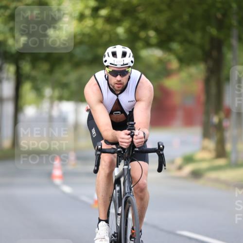 11.08.2024 - GEWOBA Citytriathlon Bremen H.Heesch http://msf.ph/oto/6773086 11.08.2024 11:39:54 Radfahren 744, 807, 820, 878 meine-sportfotos.de
