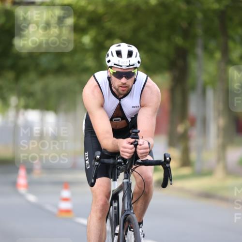 11.08.2024 - GEWOBA Citytriathlon Bremen H.Heesch http://msf.ph/oto/6773095 11.08.2024 11:39:54 Radfahren 744, 807, 820, 878 meine-sportfotos.de