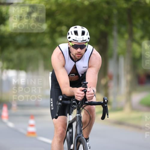 11.08.2024 - GEWOBA Citytriathlon Bremen H.Heesch http://msf.ph/oto/6773098 11.08.2024 11:39:54 Radfahren 744, 807, 820, 878 meine-sportfotos.de