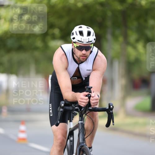 11.08.2024 - GEWOBA Citytriathlon Bremen H.Heesch http://msf.ph/oto/6773101 11.08.2024 11:39:54 Radfahren 744, 807, 820, 878 meine-sportfotos.de