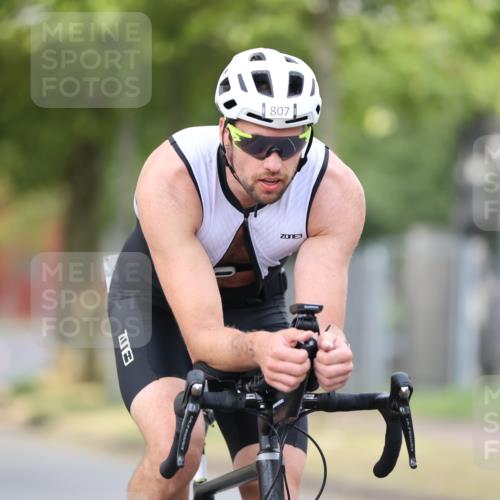 11.08.2024 - GEWOBA Citytriathlon Bremen H.Heesch http://msf.ph/oto/6773115 11.08.2024 11:39:54 Radfahren 744, 807, 820, 878 meine-sportfotos.de