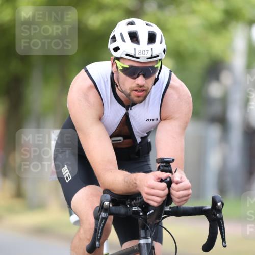 11.08.2024 - GEWOBA Citytriathlon Bremen H.Heesch http://msf.ph/oto/6773118 11.08.2024 11:39:54 Radfahren 744, 807, 820, 878 meine-sportfotos.de
