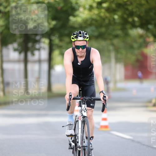 11.08.2024 - GEWOBA Citytriathlon Bremen H.Heesch http://msf.ph/oto/6773131 11.08.2024 11:39:56 Radfahren 744, 807, 820, 878 meine-sportfotos.de