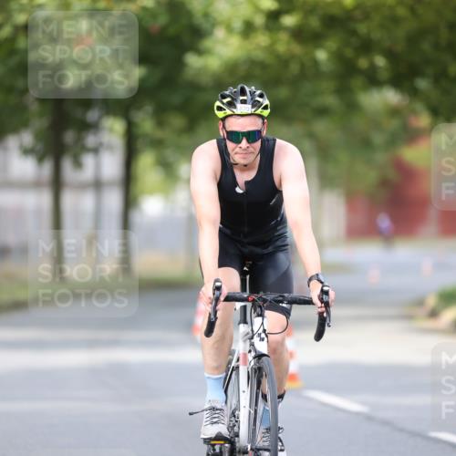 11.08.2024 - GEWOBA Citytriathlon Bremen H.Heesch http://msf.ph/oto/6773137 11.08.2024 11:39:56 Radfahren 744, 807, 820, 878 meine-sportfotos.de