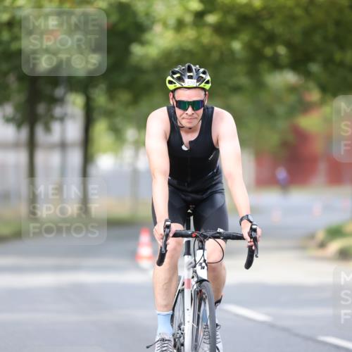 11.08.2024 - GEWOBA Citytriathlon Bremen H.Heesch http://msf.ph/oto/6773140 11.08.2024 11:39:56 Radfahren 744, 807, 820, 878 meine-sportfotos.de