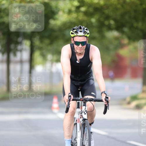 11.08.2024 - GEWOBA Citytriathlon Bremen H.Heesch http://msf.ph/oto/6773142 11.08.2024 11:39:56 Radfahren 744, 807, 820, 878 meine-sportfotos.de