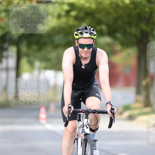 11.08.2024 - GEWOBA Citytriathlon Bremen H.Heesch http://msf.ph/oto/6773148 11.08.2024 11:39:56 Radfahren 744, 807, 820, 878 meine-sportfotos.de