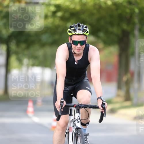 11.08.2024 - GEWOBA Citytriathlon Bremen H.Heesch http://msf.ph/oto/6773150 11.08.2024 11:39:57 Radfahren 744, 807, 820, 878 meine-sportfotos.de