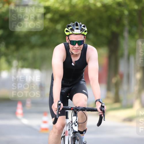 11.08.2024 - GEWOBA Citytriathlon Bremen H.Heesch http://msf.ph/oto/6773153 11.08.2024 11:39:57 Radfahren 744, 807, 820, 878 meine-sportfotos.de
