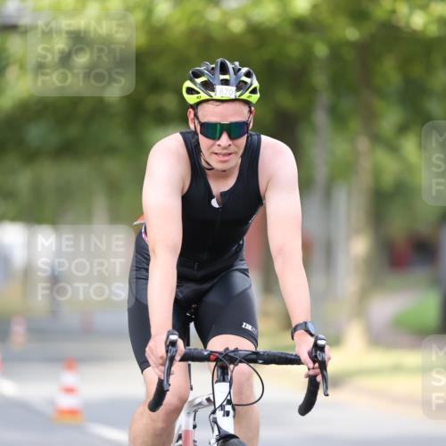 11.08.2024 - GEWOBA Citytriathlon Bremen H.Heesch http://msf.ph/oto/6773159 11.08.2024 11:39:57 Radfahren 744, 807, 820, 878 meine-sportfotos.de