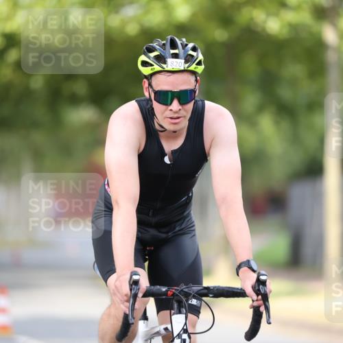 11.08.2024 - GEWOBA Citytriathlon Bremen H.Heesch http://msf.ph/oto/6773165 11.08.2024 11:39:57 Radfahren 744, 807, 820, 878 meine-sportfotos.de
