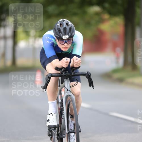 11.08.2024 - GEWOBA Citytriathlon Bremen H.Heesch http://msf.ph/oto/6773190 11.08.2024 11:40:06 Radfahren 744, 807, 820, 858 meine-sportfotos.de