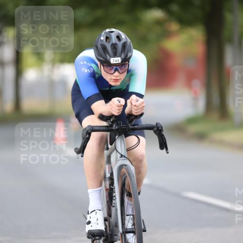11.08.2024 - GEWOBA Citytriathlon Bremen H.Heesch http://msf.ph/oto/6773193 11.08.2024 11:40:06 Radfahren 744, 807, 820, 858 meine-sportfotos.de