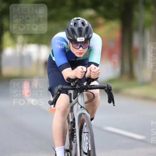 11.08.2024 - GEWOBA Citytriathlon Bremen H.Heesch http://msf.ph/oto/6773198 11.08.2024 11:40:06 Radfahren 744, 807, 820, 858 meine-sportfotos.de