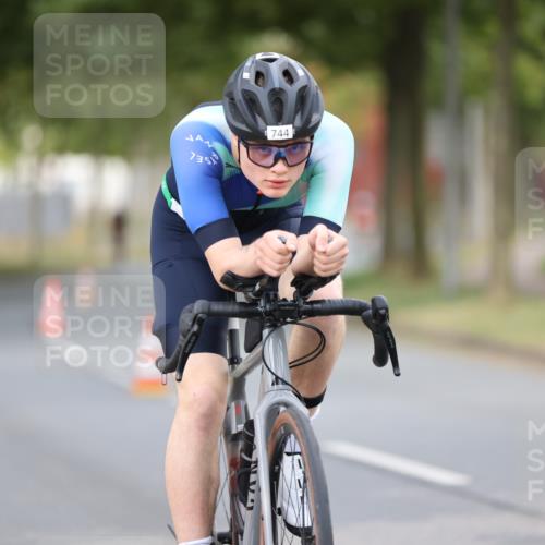 11.08.2024 - GEWOBA Citytriathlon Bremen H.Heesch http://msf.ph/oto/6773202 11.08.2024 11:40:06 Radfahren 744, 807, 820, 858 meine-sportfotos.de